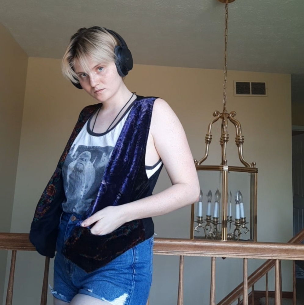 VINTAGE Multi-Patterned Vest. - Picture 3 of 5
